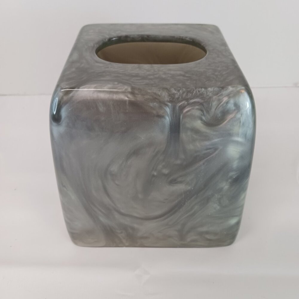 Bed Bath & Beyond Tissue Box Cover B. Smith with Style Green & White Plastic GUC